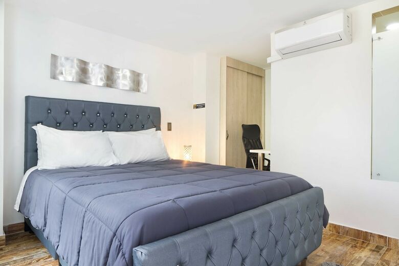 Apartamentos Miracle Building