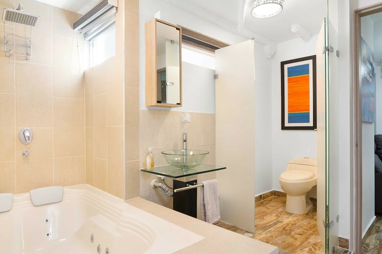 Apartamentos Miracle Building