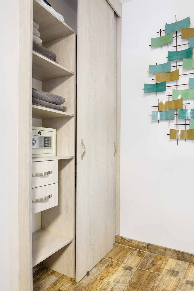 Apartamentos Miracle Building