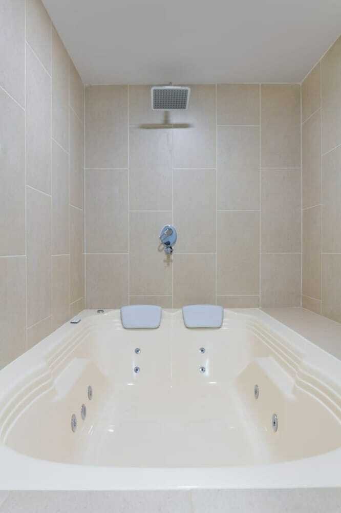 Apartamentos Miracle Building