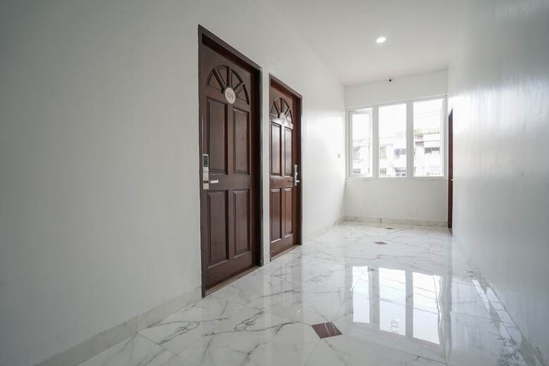 Hostal Oyo 1270 Residence 8