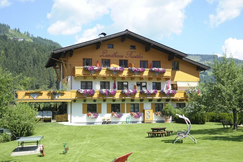 Aparthotel Landhaus & Haus Rustika
