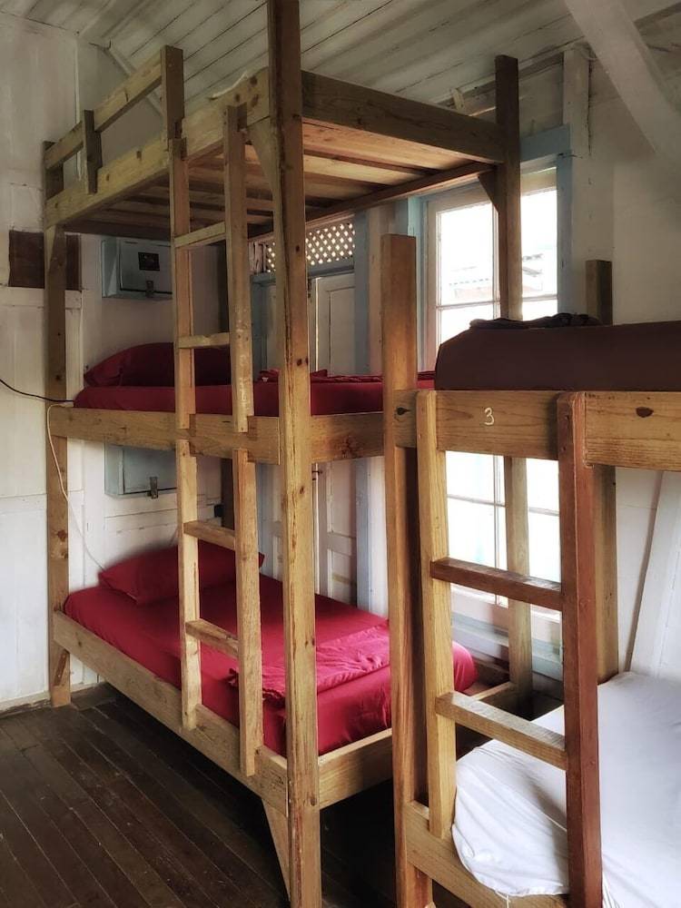 Hostal Twin Fin Hostels