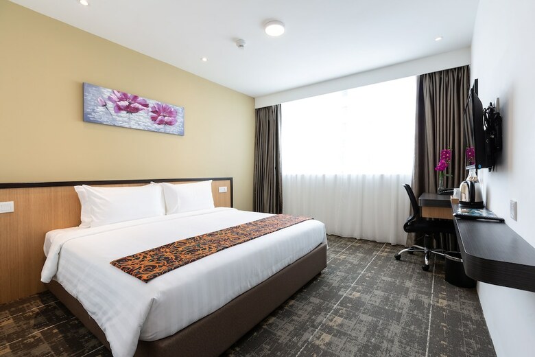Hotel 7 Suria