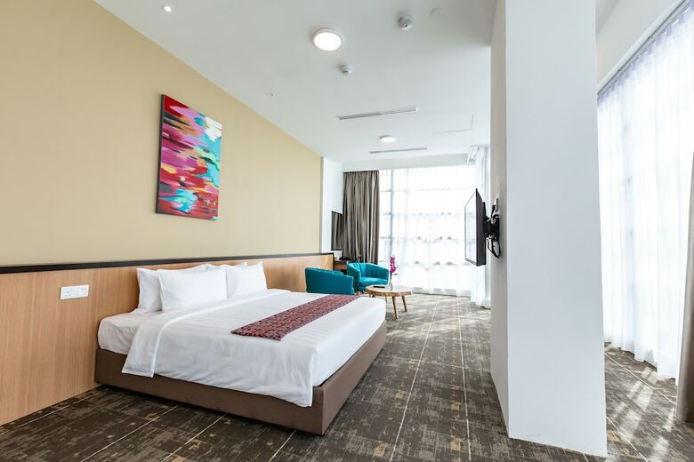 Hotel 7 Suria