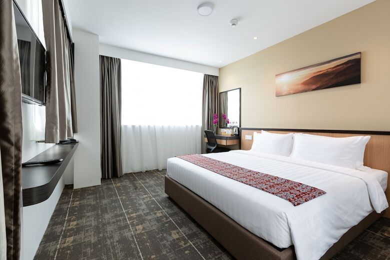 Hotel 7 Suria