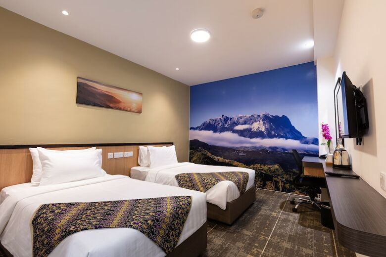 Hotel 7 Suria