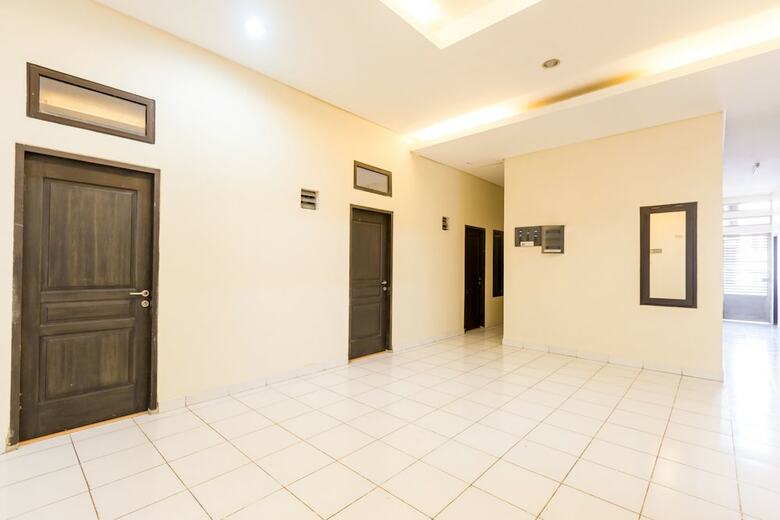 Hostal Oyo 1435 Residence 446