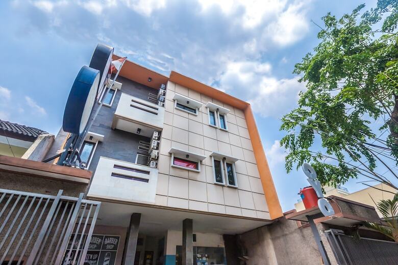 Hostal Oyo 1435 Residence 446