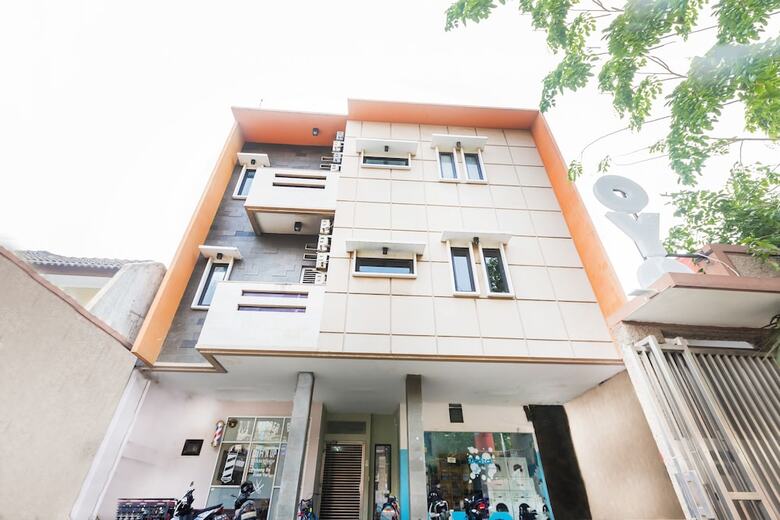 Hostal Oyo 1435 Residence 446