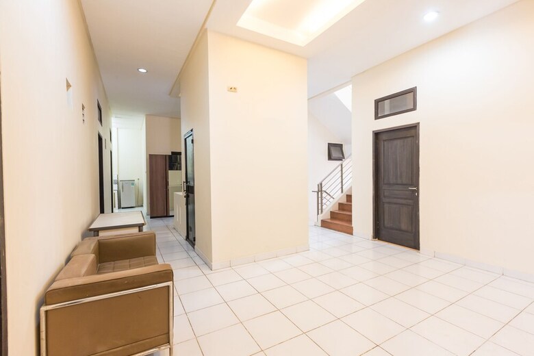 Hostal Oyo 1435 Residence 446