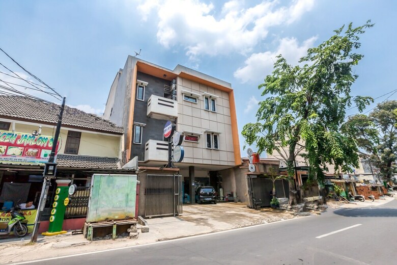 Hostal Oyo 1435 Residence 446