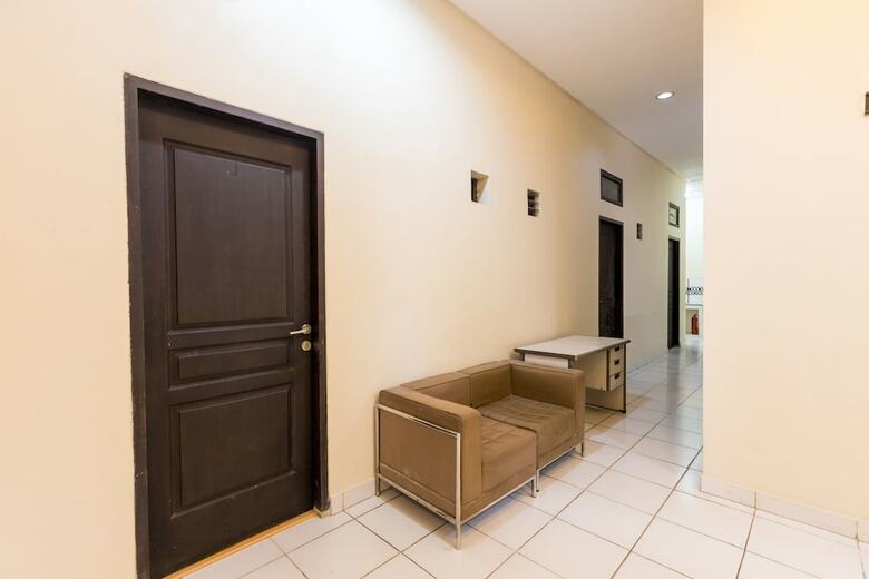 Hostal Oyo 1435 Residence 446