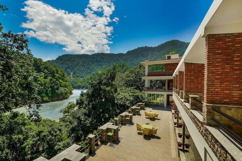 Hotel Summit By The Ganges Resort