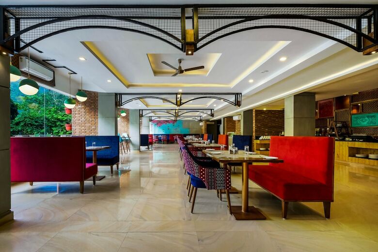 Hotel Summit By The Ganges Resort