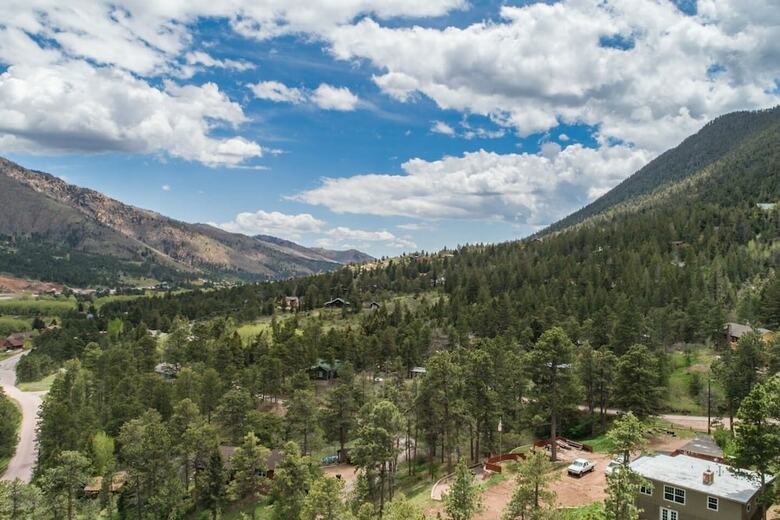 4br Mountain Getaway Pikes Peak, Dog-friendly!