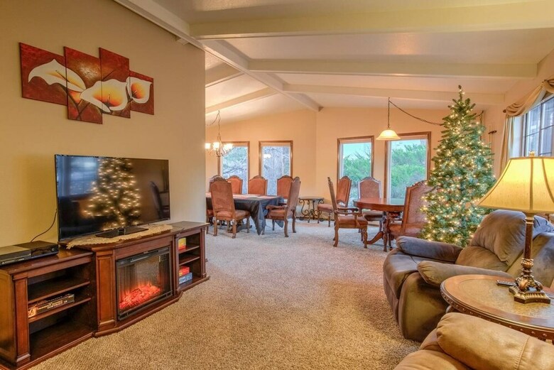 4br Entertainer Af Academy Hot Tub, Firepit!