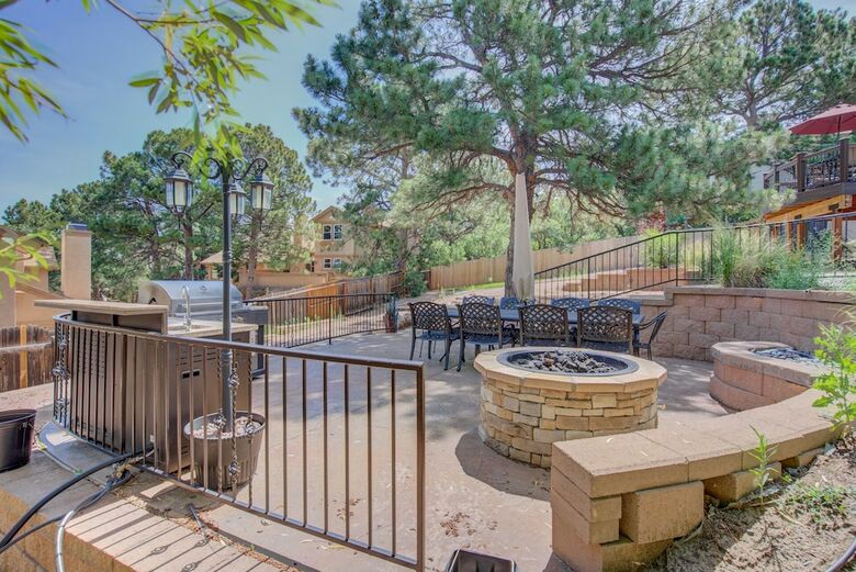 4br Entertainer Af Academy Hot Tub, Firepit!