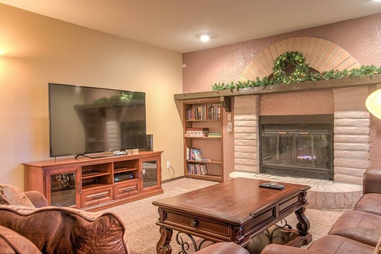 4br Entertainer Af Academy Hot Tub, Firepit!