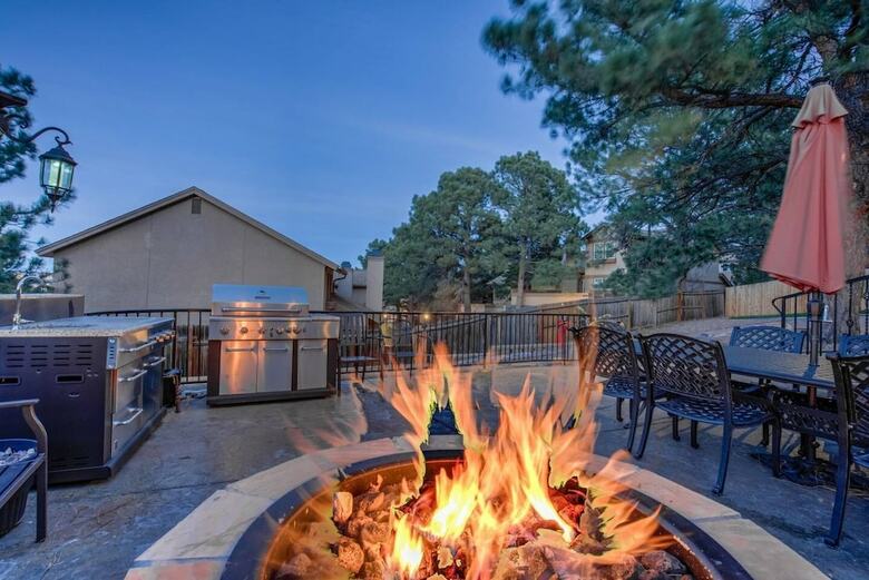 4br Entertainer Af Academy Hot Tub, Firepit!