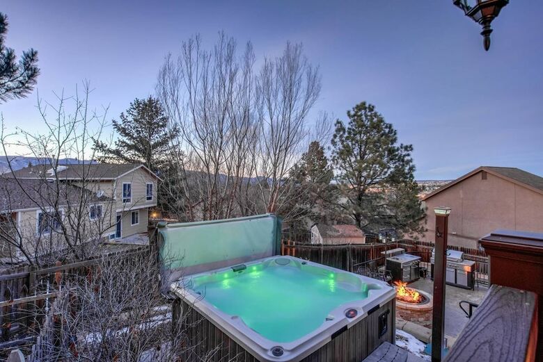 4br Entertainer Af Academy Hot Tub, Firepit!