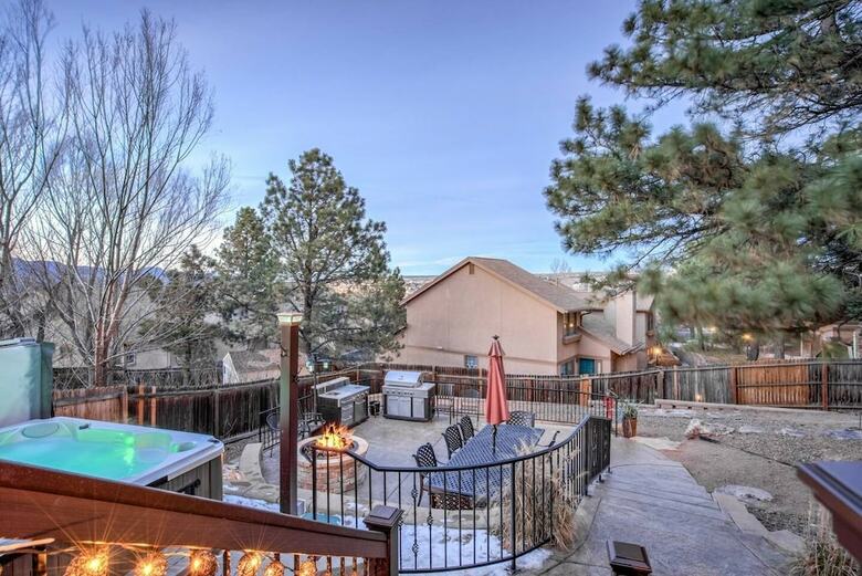 4br Entertainer Af Academy Hot Tub, Firepit!