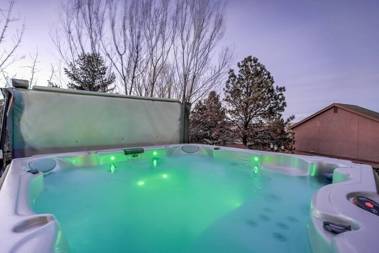 4br Entertainer Af Academy Hot Tub, Firepit!
