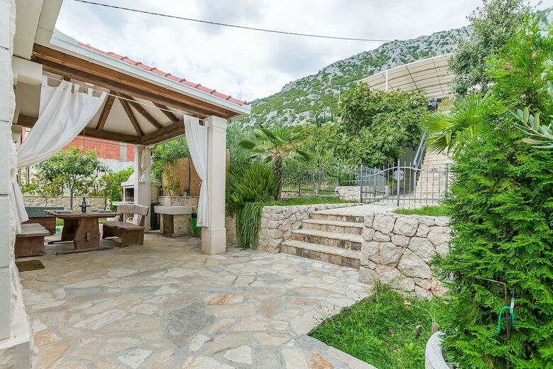 Villa Holiday Home Zve?anje