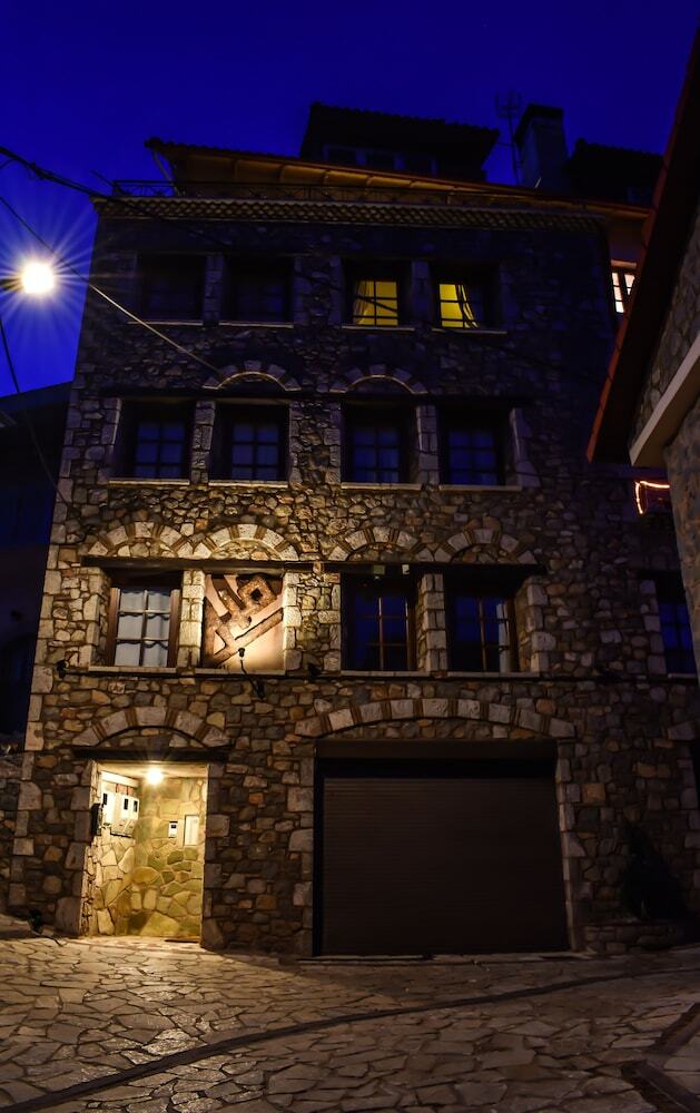 Hotel Dio Studios