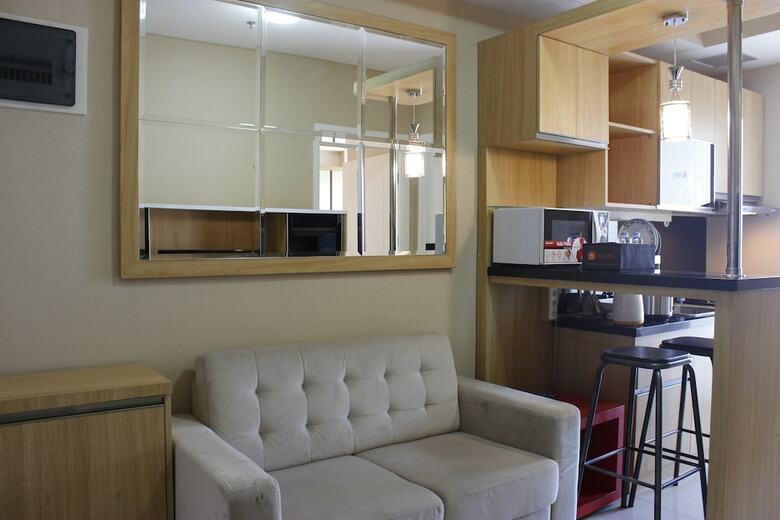Delightful 2br Apartment At Parahyangan Residence