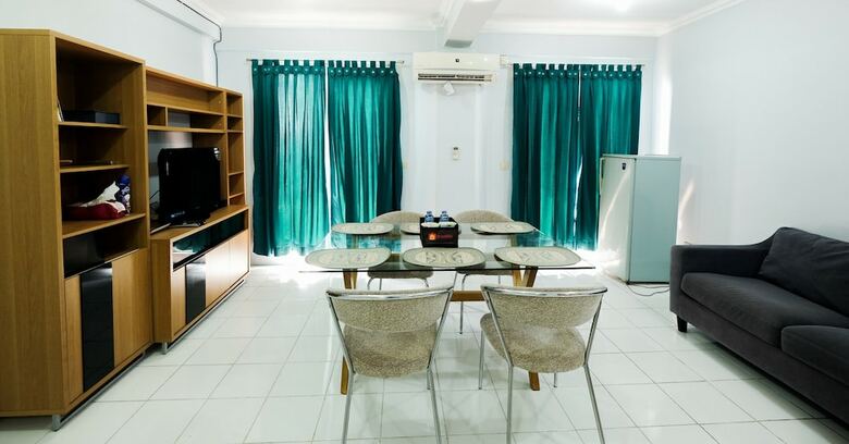 Spacious Family 2br Grand Center Point Apartment
