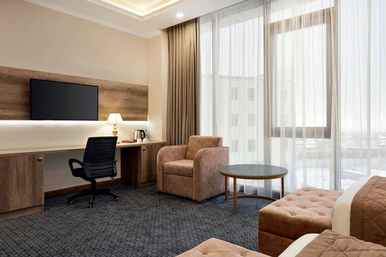Hotel Ramada By Wyndham Shymkent