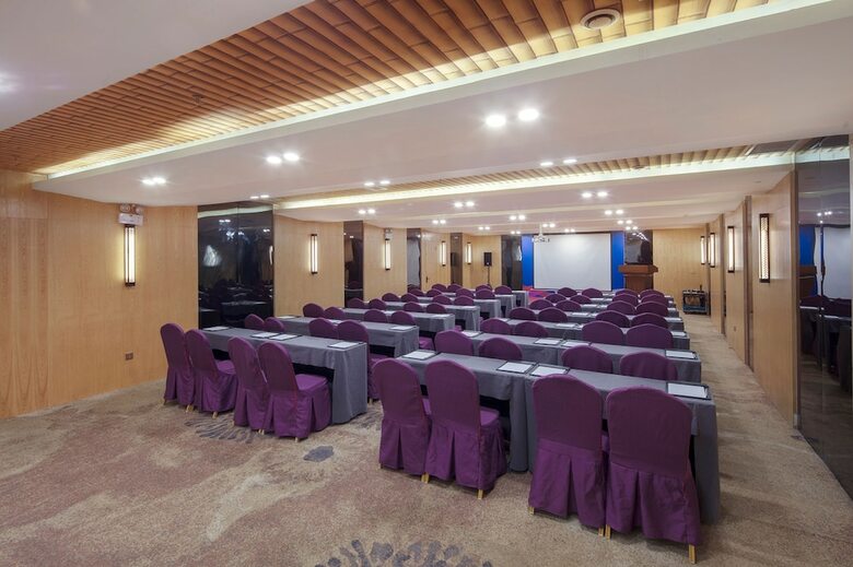 Qianna Hotel Zhengzhou Cbd Branch