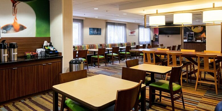 The Runway Inn And Suites Airport Hotel