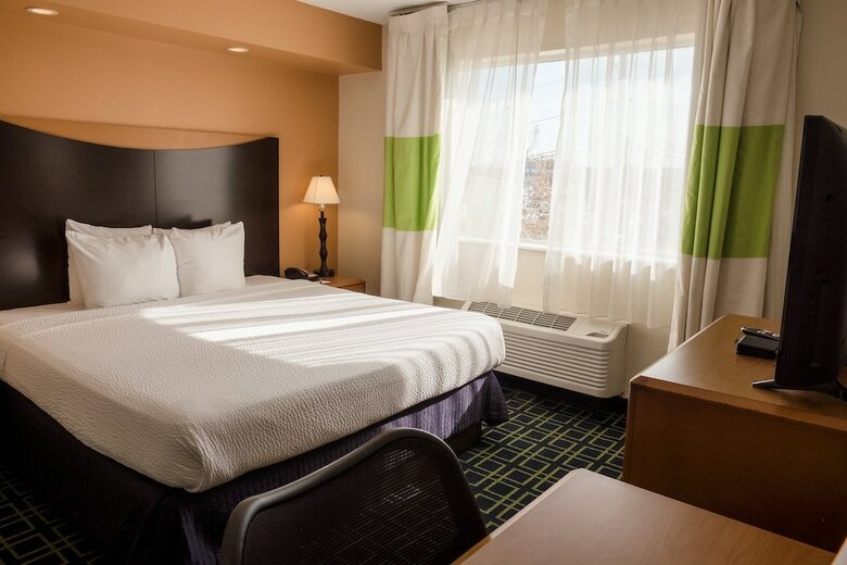 The Runway Inn And Suites Airport Hotel