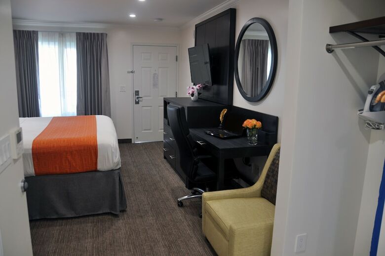 Motel Pavilion Inn