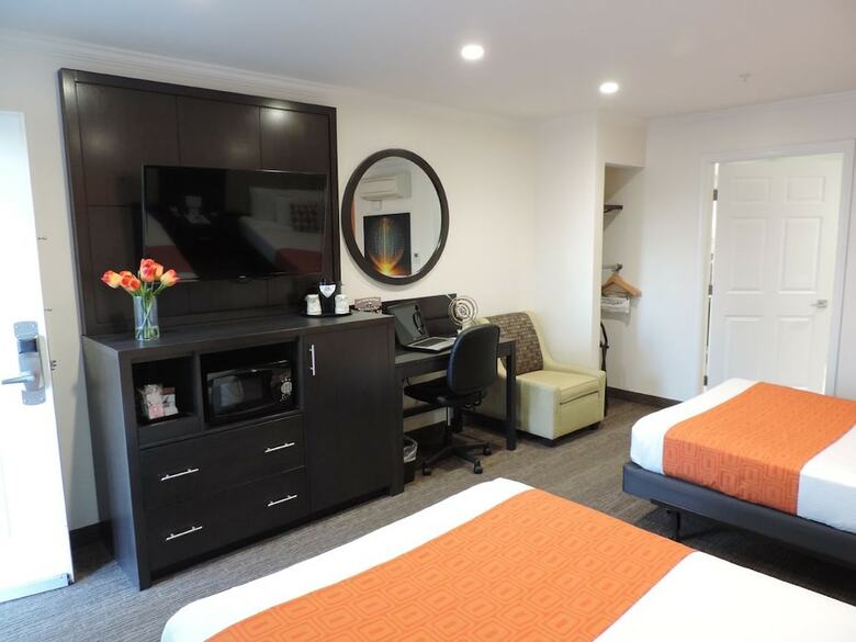 Motel Pavilion Inn