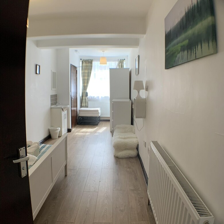 Cardigan House - Avad