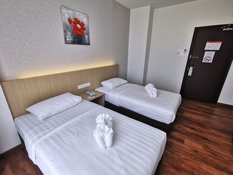 Green World Hotel