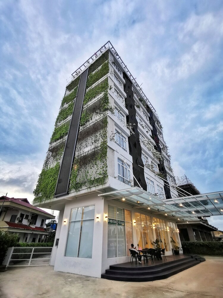 Green World Hotel