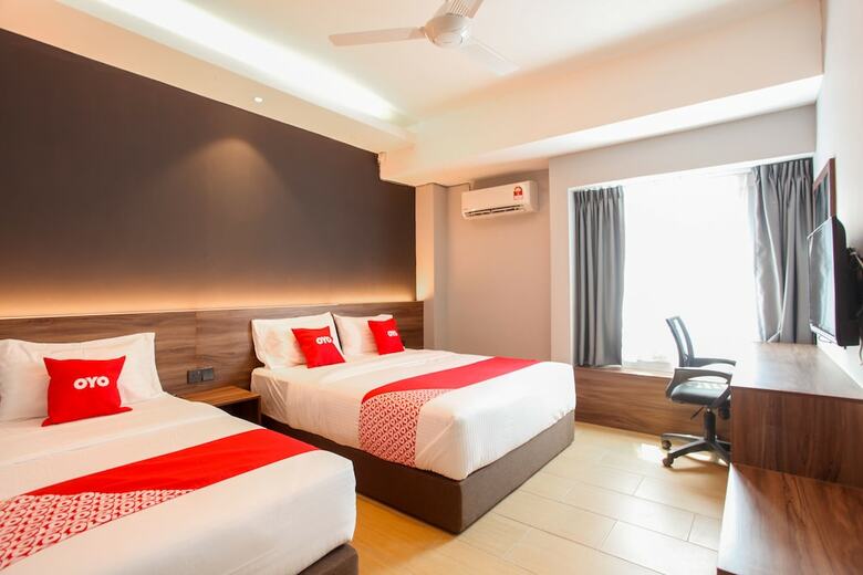 Oyo 89443 Lumut Hotel