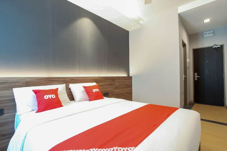 Oyo 89443 Lumut Hotel