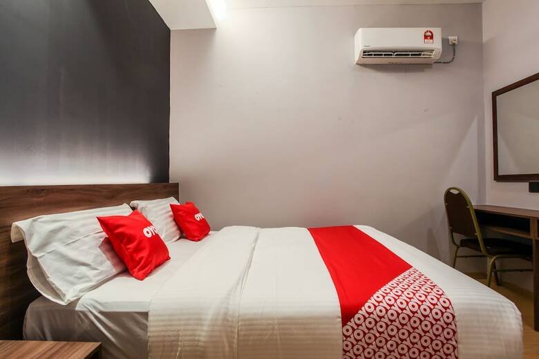 Oyo 89443 Lumut Hotel