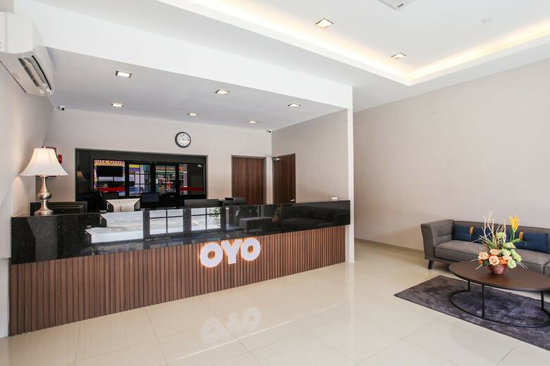 Oyo 89443 Lumut Hotel