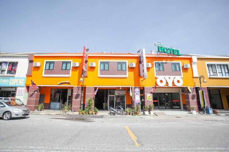 Oyo 89443 Lumut Hotel