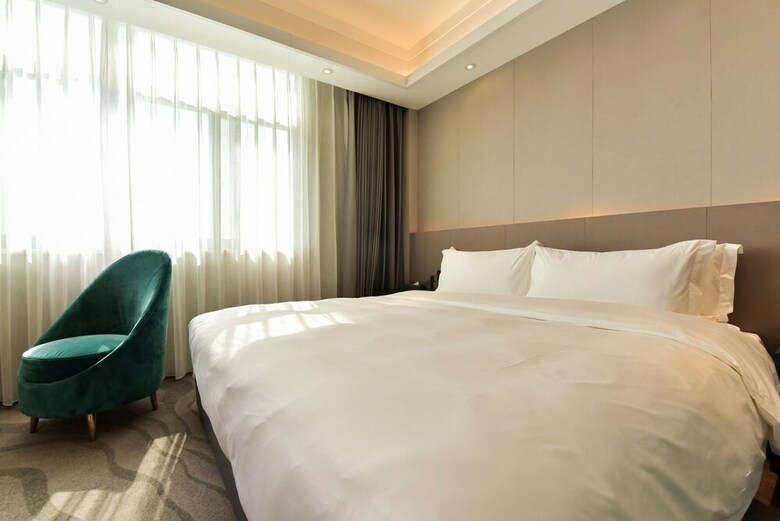 Zenith International Hotel