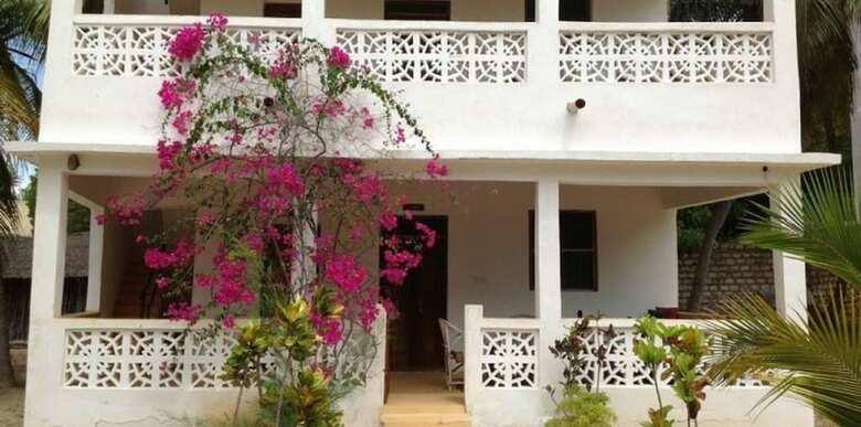Hostal Dudu Villas N Cottages
