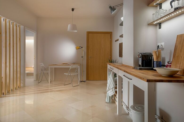 Hotel #halu! Open Design White Tower Apt