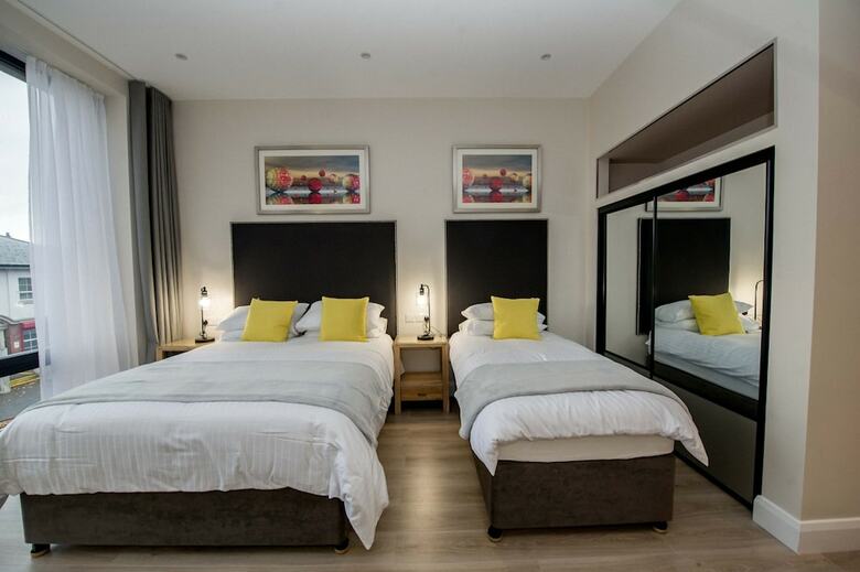 Apartamentos The James Suites