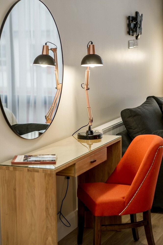 Apartamentos The James Suites